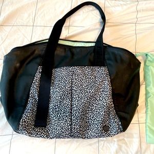 Lululemon Weekend bag